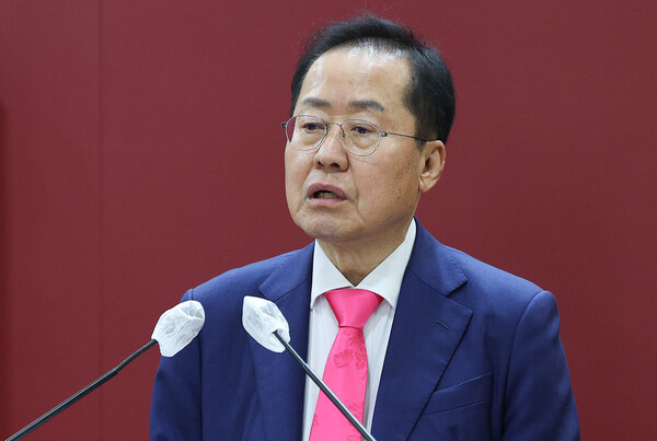  홍준표 대구시장이 10일 대구시의회에서 퇴임 인사를 하고 있다(연합뉴스)