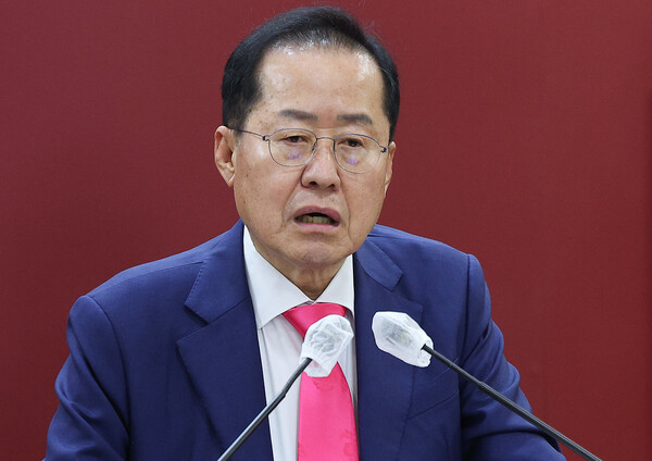 홍준표 대구시장이 10일 대구시의회에서 퇴임 인사를 하고 있다(연합뉴스)