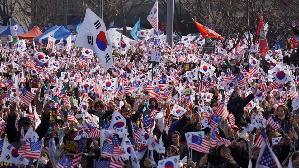 환하게 밝히는 태양, “나도 계몽되었습니다”/ 사진=광화문 탄핵반대집회