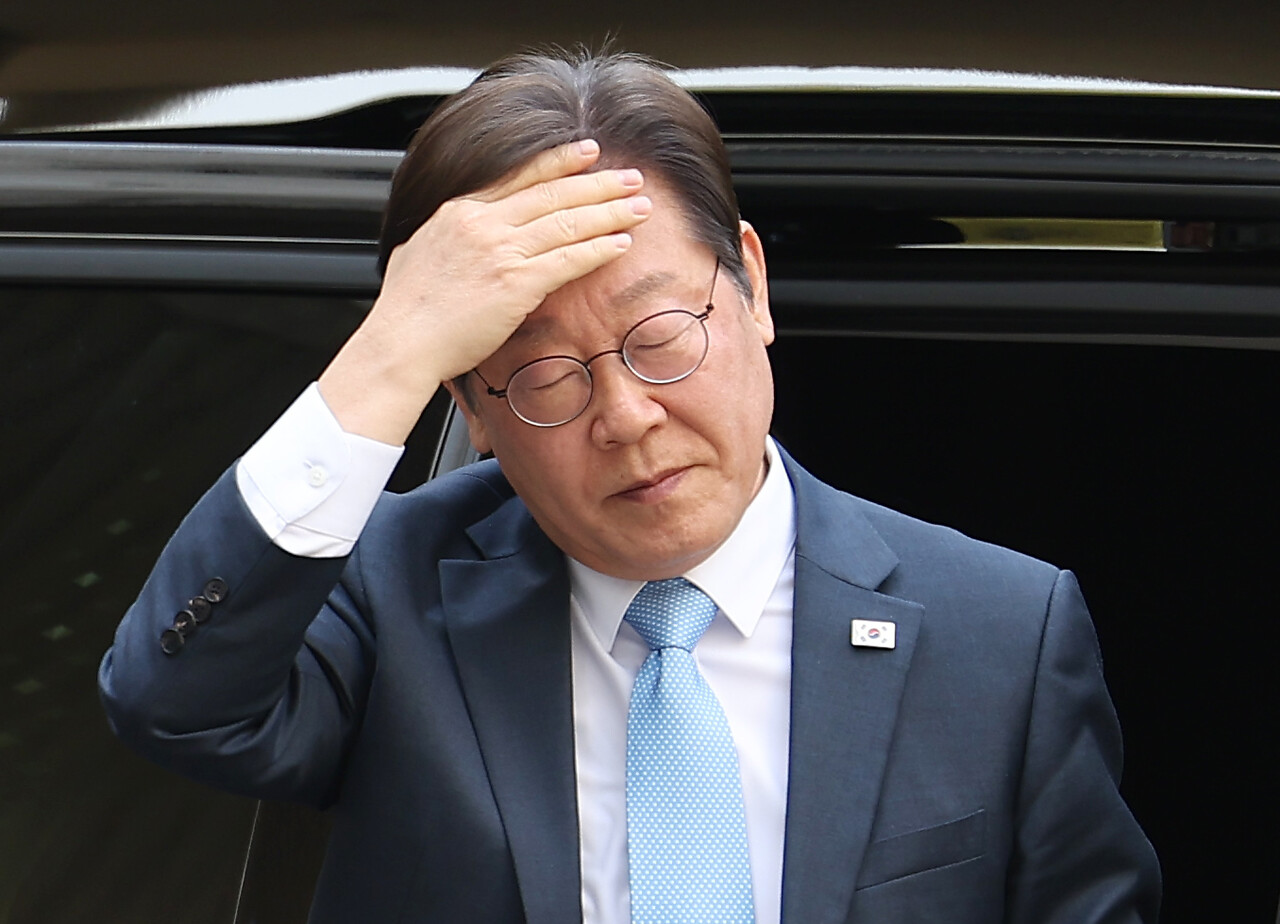 지난 15일 더불어민주당 이재명 전 대표가 서울 서초구 서울중앙지방법원에서 열린 '대장동 배임·성남FC 뇌물' 1심 공판에 출석하고 있다.