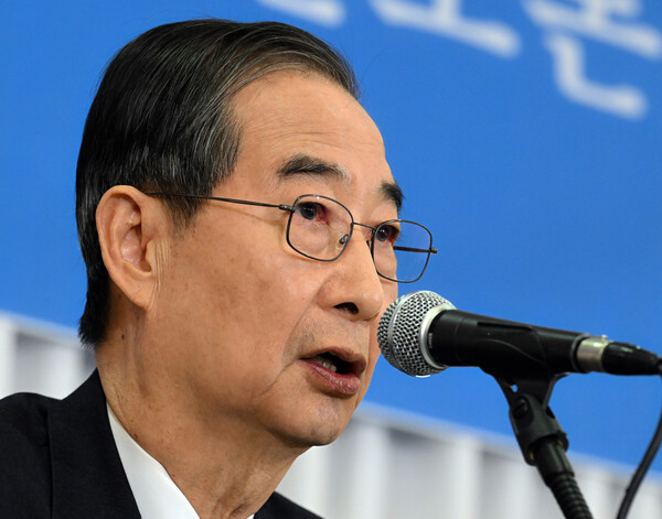 ) 무소속 한덕수 대통령선거 예비후보가 6일 서울 중구 코리아나호텔에서 열린 관훈토론회에서 기조연설을 하고 있다(연합뉴스)