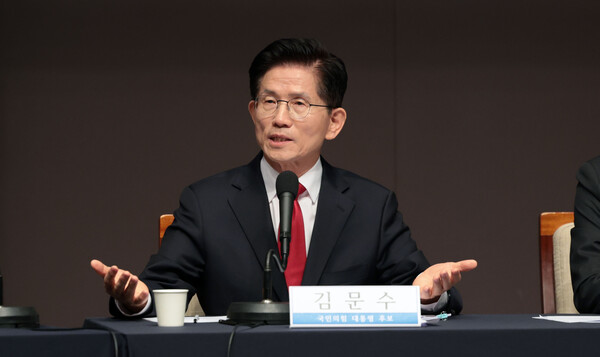 국민의힘 김문수 대선 후보가 8일 서울 중구 한국프레스센터에서 열린 관훈클럽 토론회에서 발언하고 있다(연합뉴스)