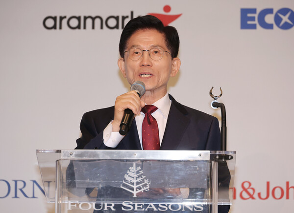 국민의힘 김문수 대선 후보가 19일 서울 종로구 포시즌스 호텔에서 열린 주한미국상공회의소(암참) 간담회에서 인사말을 하고 있다(연합뉴스)