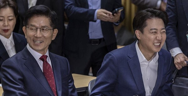 김문수 후보와 이준석 후보가 지난 19일 서울 중구 서울시청에서 열린 '약자와 동행하는 서울 토론회'에 함께 참석했다. [사진=연합뉴스] 