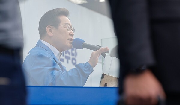 이재명 후보가 성남시장 재직 당시 업무추진비로 제과점 한 곳에서 하루에 180만 원을 결제한 것으로 나타났다. @연합뉴스