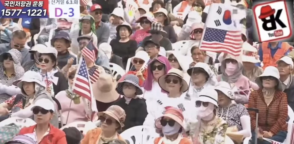 [국민저항권] "윤석열 계엄이 빛을 발할 때가 됐다"…광화문 국민대회서 "이승만은 계엄 5번, 박정희는 계엄 4번"/ 출처=이봉규TV