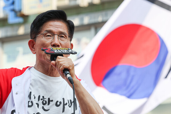 국민의힘 김문수 대선 후보가 1일 경기도 의정부시 태조이성계상 앞에서 열린 유세에서 지지를 호소하고 있다(연합뉴스)