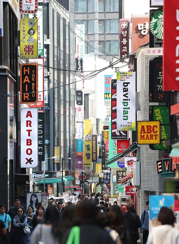 해외 주요 투자은행(IB)이 최근 한국의 올해 실질 국내총생산(GDP) 성장률 전망치를 잇달아 상향 조정하고 있다. ＠연합뉴스