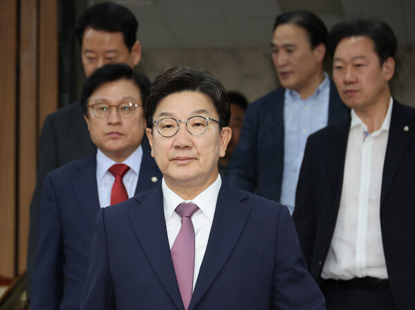 국민의힘 권성동 원내대표가 10일 서울 여의도 국회에서 열린 원내대책회의에 참석하고 있다. [연합뉴스]