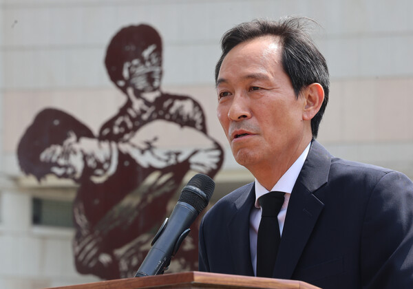 대통령실 정무수석 비서관으로 임명된 우상호 이한열기념사업회 이사장이 9일 서울 서대문구 연세대학교 이한열 동산에서 열린 제38주기 이한열 추모식에서 인사말을 하고 있다(연합뉴스)