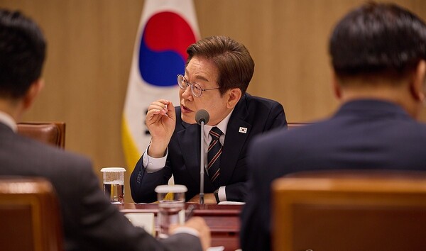 이재명 대통령이 9일 서울 용산 대통령실 청사에서 열린 비상경제점검 2차 태스크포스(TF)회의를 하고 있다. ＠연합뉴스