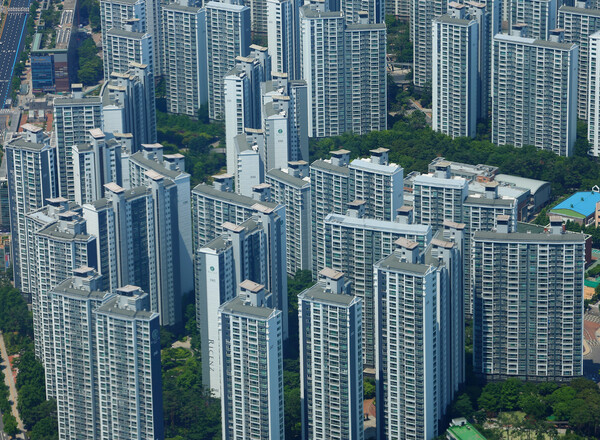 서울 송파구 롯데월드타워에서 바라본 아파트 단지 모습 [사진=연합뉴스]