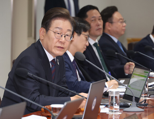 이재명 대통령이 10일 서울 용산 대통령실에서 국무회의를 하고 있다(연합뉴스)