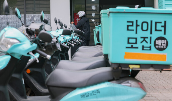 배달의민족 스티커가 붙어있는 배달용 스쿠터 [사진=연합뉴스]