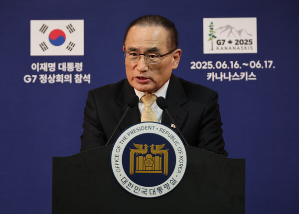 위성락 대통령실 국가안보실장이 16일(현지시간) 캐나다 앨버타주 캘거리 한 호텔의 한국 프레스센터에서 이재명 대통령의 주요 7개국(G7) 정상회의 관련 브리핑을 하고 있다(연합뉴스)