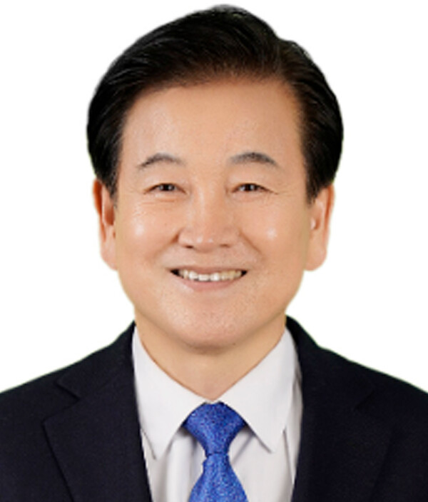 대통령실은 23일 강훈식 대통령비서실장의 브리핑을 통해 이재명 대통령의 장관급 내각 인선을 발표했다(연합뉴스)