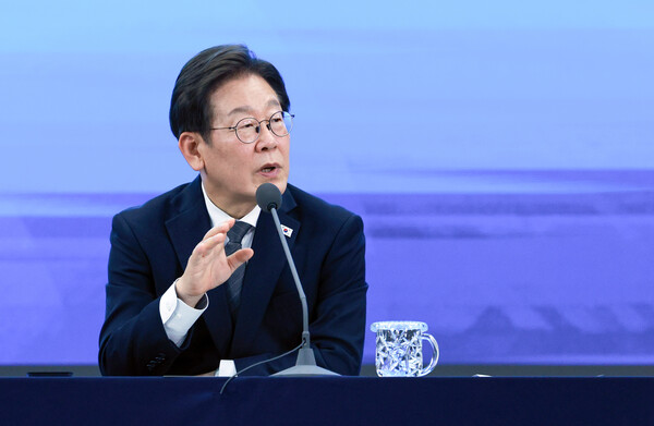  이재명 대통령이 25일 광주광역시 국립아시아문화전당에서 열린 '광주시민·전남도민 타운홀미팅'에 참석해 발언하고 있다(연합뉴스)