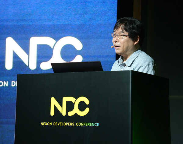 박용현 넥슨코리아 개발 부사장 겸 넥슨게임즈 대표가 24일 경기 성남시 창조경제혁신센터에서 열린 넥슨 개발자 콘퍼런스(NDC) 기조강연에서 발언하고 있다 [사진=연합뉴스]