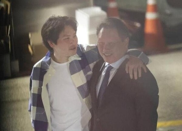 최태원 SK 회장과 아들 인근 씨[사진=연합뉴스]