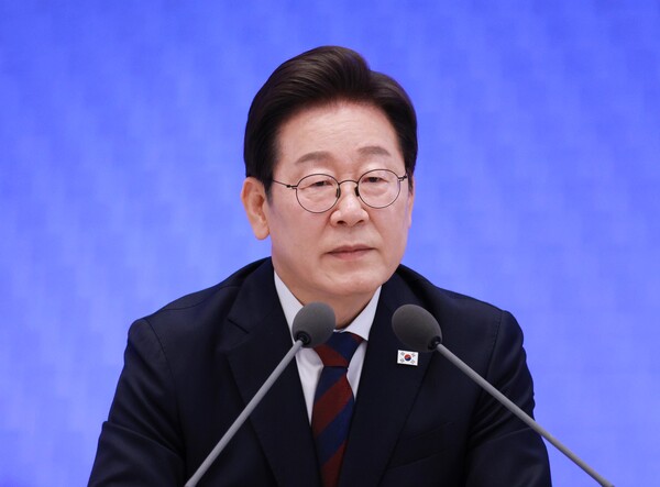 이재명 대통령이 3일 청와대 영빈관에서 열린 '대통령의 30일, 언론이 묻고 국민에게 답하다' 기자회견에서 마무리 발언을 하고 있다(연합뉴스)