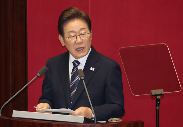 이재명 대통령이 지난달 26일 국회 본회의장에서 추가경정예산 시정연설을 하고 있다 [사진=연합뉴스]