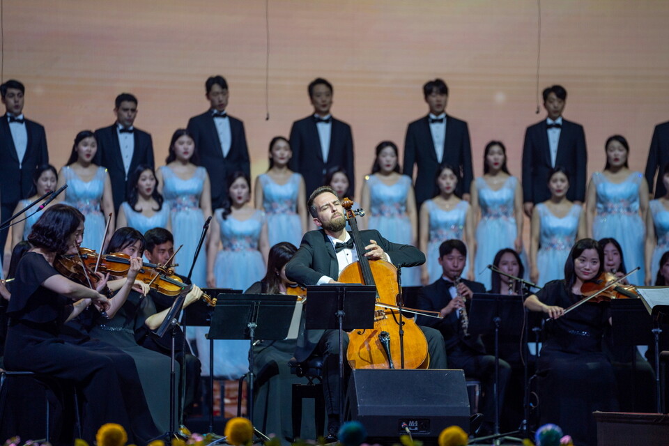 언어와 세대 넘나든 그라시아스합창단, '2025 월드캠프' 개막 무대 빛내다