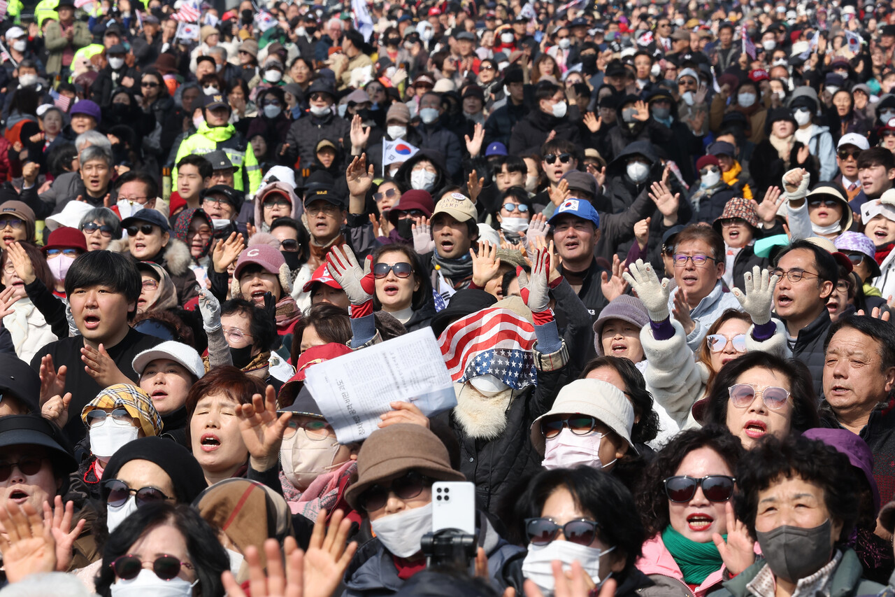 지난 3월 9일 서울 용산구 한남동 대통령 관저 인근에서 윤석열 대통령 탄핵 반대 집회가 열리고 있다. /사진 = 연합뉴스
