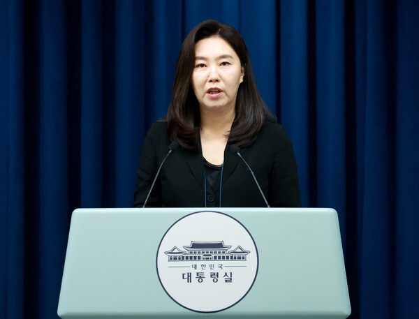 강유정 대통령실 대변인이 9일 서울 용산 대통령실 청사에서 이재명 대통령의 국무조정실 1·2차장 인선을 발표하고 있다(연합뉴스)