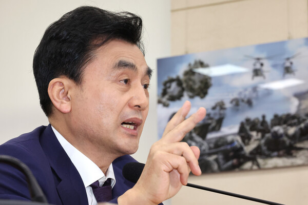 안규백 국방부 장관 후보자가 15일 국회 국방위원회에서 열린 인사청문회에서 의원 질의에 답변하고 있다(연합뉴스)