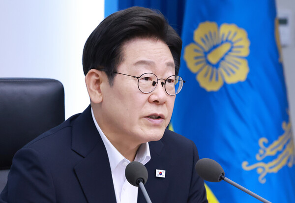 이재명 대통령이 17일 서울 용산 대통령실 청사에서 열린 4차 수석·보좌관 회의에서 발언하고 있다(연합뉴스)