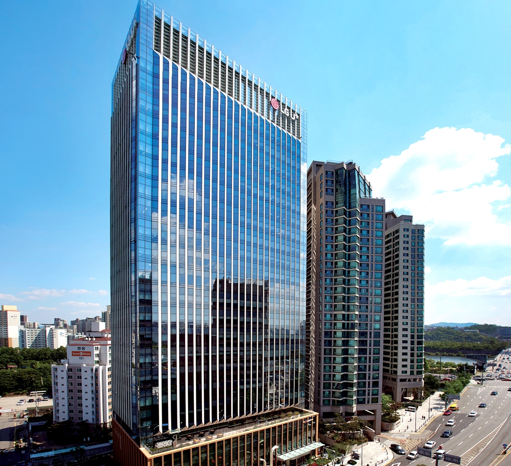 LG유플러스 용산사옥 전경.