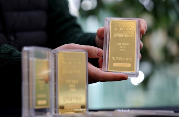 ▲서울 종로구 한국금거래소에 전시된 골드바 [사진=연합뉴스]