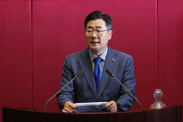 더불어민주당 대표 선거에 출마한 박찬대 후보가 23일 국회 본회의에서 자유발언을 하고 있다(연합뉴스)