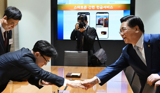 여의도순복음교회 이영훈 담임목사(우) [연합뉴스]