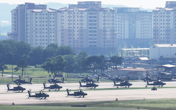평택시 캠프 험프리스에 아파치 헬기가 대기하고 있는 모습 [연합뉴스]