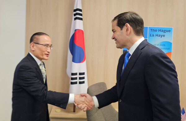 네덜란드 헤이그에서 개최된 NATO 정상회의에 이재명 대통령을 대신해 참석한 위성락 안보실장이 24일(현지시간) 마코 루비오 미 국무장관을 면담했다고 대통령실이 25일 전했다(연합뉴스)