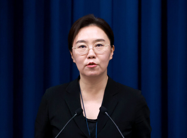 강유정 대통령실 대변인이 24일 서울 용산 대통령실 청사에서 현안 브리핑을 하고 있다(연합뉴스)