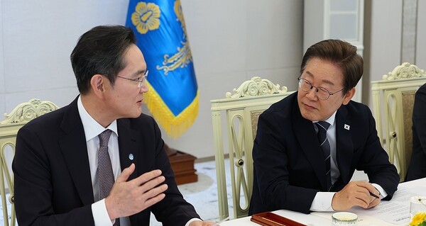 이재명 대통령과 이재용 삼성전자 회장이 24일 만찬을 가졌다. 사진은 지난 13일 서울 용산 대통령실에서 열린 6경제단체·기업인 간담회 ＠연합뉴스