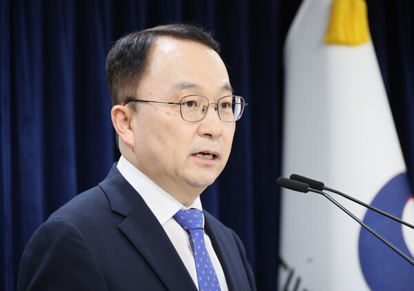 구병삼 통일부 대변인이 28일 서울 종로구 정부서울청사에서 열린 정례브리핑에서 북한 김여정 대남 담화와 관련한 질문에 답변하고 있다(연합뉴스)