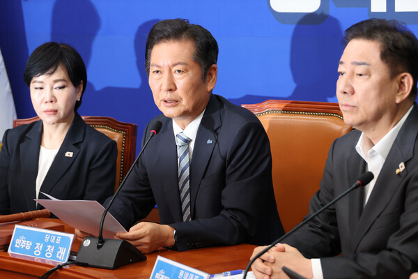 더불어민주당 정청래 신임 대표가 4일 서울 여의도 국회에서 열린 최고위원회의에서 발언하고 있다. [연합뉴스]