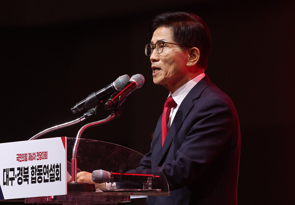 국민의힘 김문수 당대표 후보가 8일 대구 북구 엑스코에서 열린 국민의힘 제6차 전당대회 대구·경북 합동연설회에서 정견 발표를 하고 있다(연합뉴스)