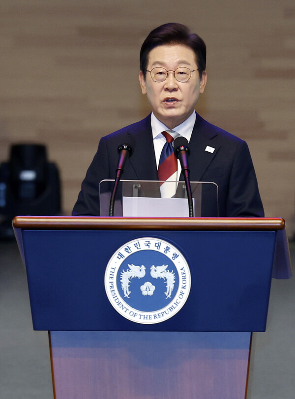 이재명 대통령이 15일 서울 세종문화회관에서 열린 80주년 광복절 경축식에서 경축사를 하고 있다(연합뉴스)