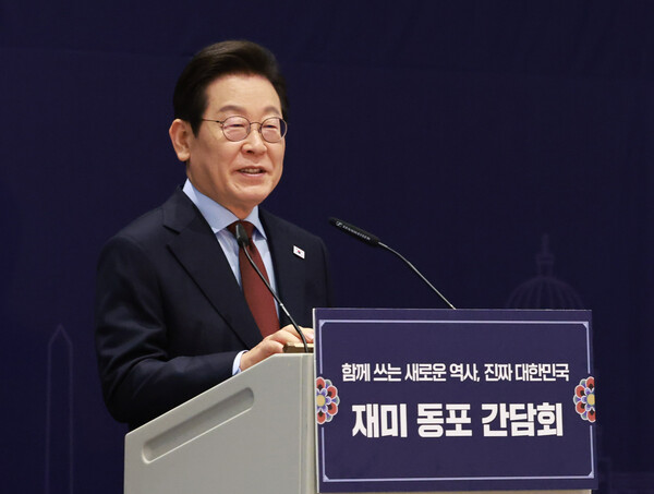 이재명 대통령이 24일(현지시간) 미국 워싱턴DC의 한 호텔에서 열린 동포 만찬 간담회에서 발언하고 있다(연합뉴스)