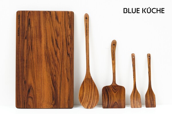 롯데홈쇼핑은 오는 31일 94만 구독자를 보유한 요리 유튜브 채널 ‘영자씨의 부엌’에서 첫 주방 자체 브랜드 ‘블루쿠샤(BLUE KÜCHE)’를 론칭한다고 밝혔다. 사진 제공=롯데홈쇼핑.