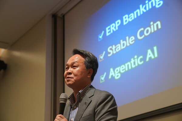 '신한금융그룹 애널리스트 데이' 첫 날 진행된 세미나에서 진옥동 신한금융그룹 회장이 발표를 하고 있다.@신한금융그룹