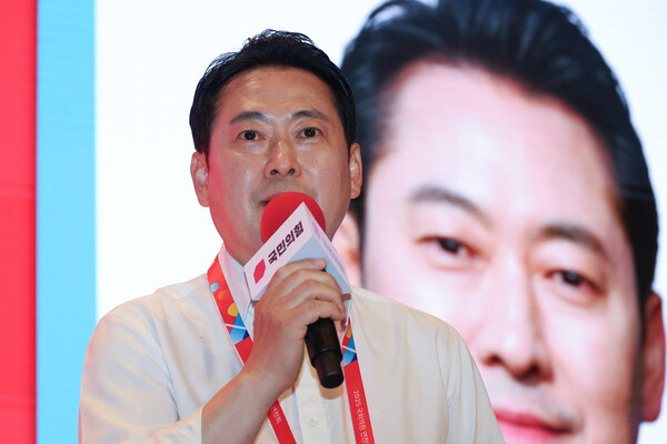 국민의힘 장동혁 대표가 28일 인천국제공항공사 항공교육원에서 열린 2025 국민의힘 국회의원 연찬회에서 인사말을 하고 있다(연합뉴스)