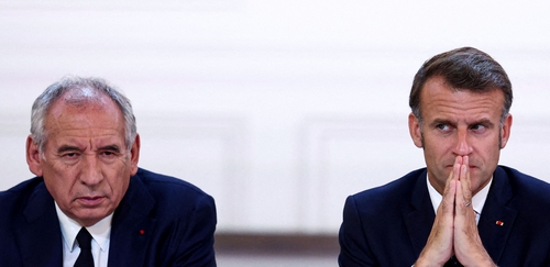 프랑스 프랑수아 바이루(왼쪽) 총리와 에마뉘엘 마크롱 대통령 @AFP 연합뉴스