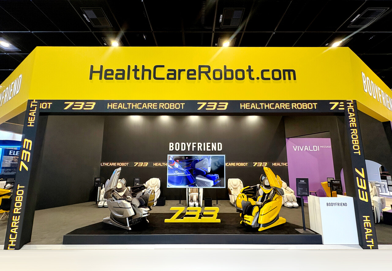 헬스케어로봇이 전시된 IFA 2025 바디프랜드 부스 전경