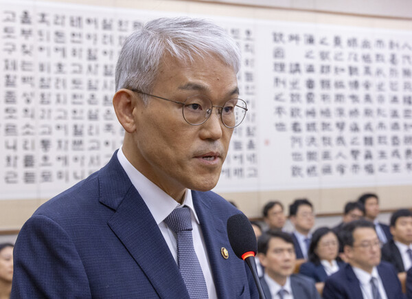  천대엽 법원행정처장이 4일 국회에서 열린 법제사법위원회 전체 회의에서 2024년도 결산안이 처리된 뒤 인사말을 하고 있다(연합뉴스)