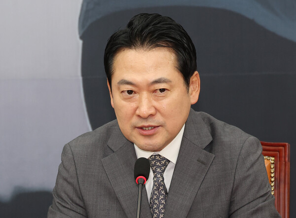 국민의힘 장동혁 대표가 5일 서울 여의도 국회에서 조셉 윤 주한 미국대사대리를 만나 발언하고 있다(연합뉴스)